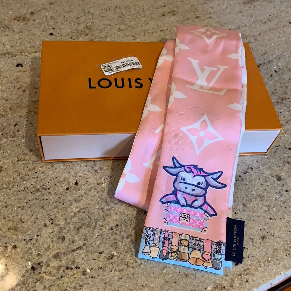Louis Vuitton Rodeo Rose Scarf